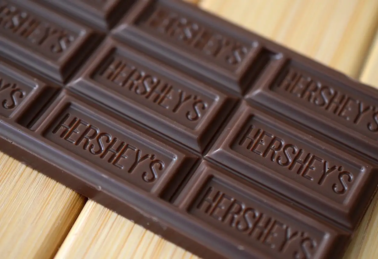 CELEBRATING HERSHEY'S NEW CHOCOLATE BAR FOR WOMEN AND GIRLS WORLDWIDE
