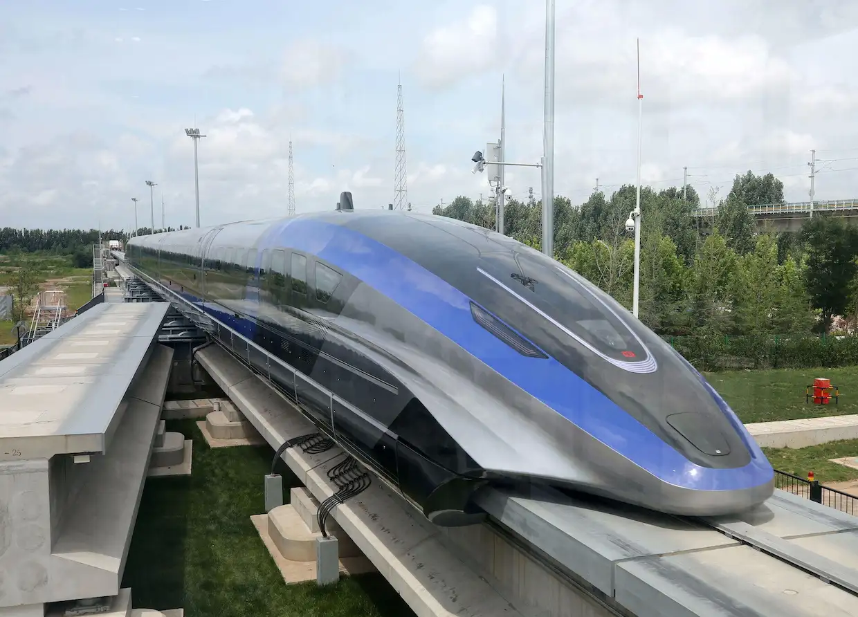 CHINA INTRODUCES THE WORLD'S FASTEST TRAIN