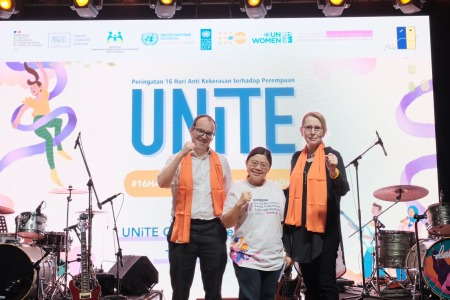 Antoine Bricout, Education & University Cooperation Attaché; Andy Yentriyani, Chairwoman of Komnas Perempuan; Valerie Julliand, Head of the United Nations Representative in Indonesia, inaugurating the UNiTE