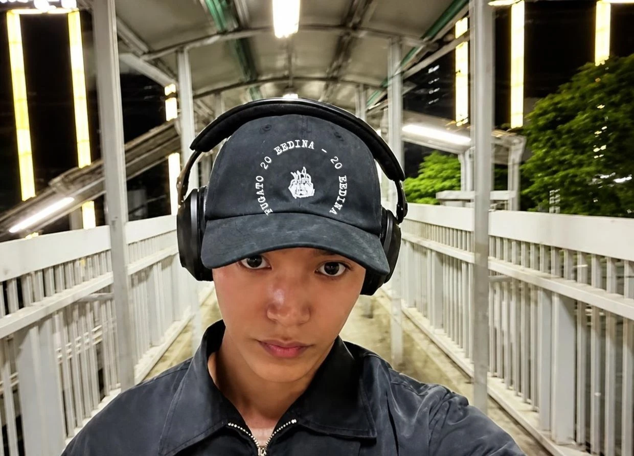 TAEYONG NCT JAKARTA: A STRAY CAT AND A NIGHT BRIDGE WALK 