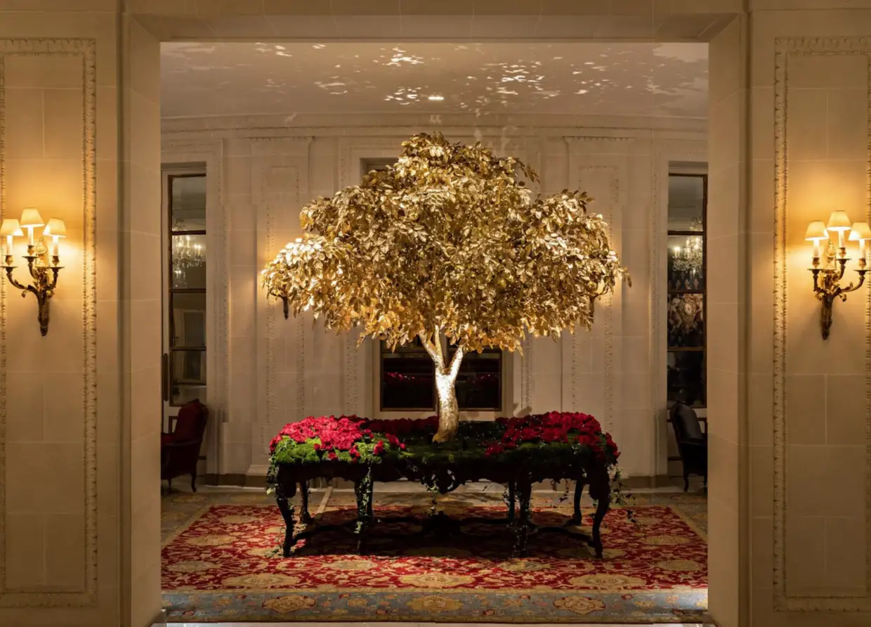 LE BRISTOL PARIS TRANSFORMS INTO A HOLIDAY EXTRAVAGANZA: A FUSION OF TRADITION AND INNOVATION
