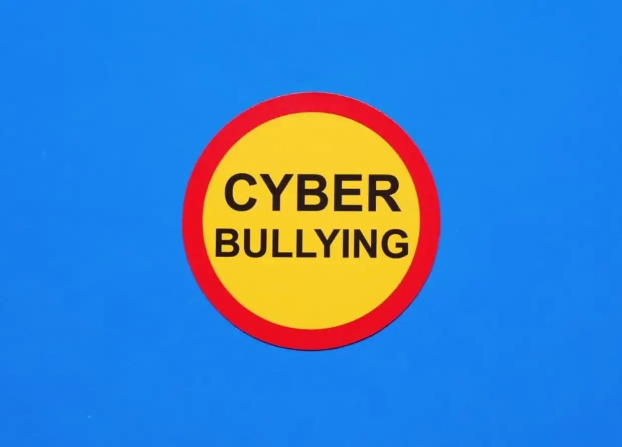WHAT YOU NEED TO KNOW ABOUT CYBERBULLYING AND HOW IT AFFECTS PEOPLE