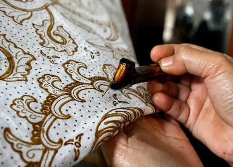 INDONESIAN BATIK PATTERNS YOU SHOULD KNOW, AND THE STORIES BEHIND THEM