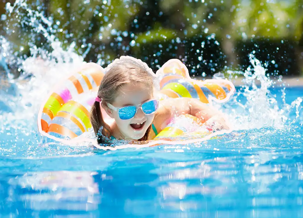 EXPERTS DEBUNK THE MYTH: SWIMMING AFTER EATING IS GENERALLY SAFE