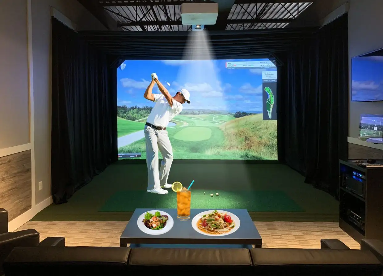 SIM SIMULATOR GOLF ACADEMY: A HOLE-IN-ONE FOR GOLF AND GASTRONOMY ENTHUSIASTS