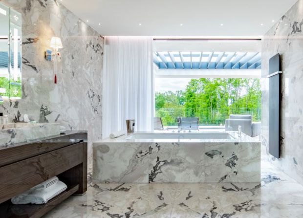 the-most-luxurious-hotel-bathrooms-in-the-world